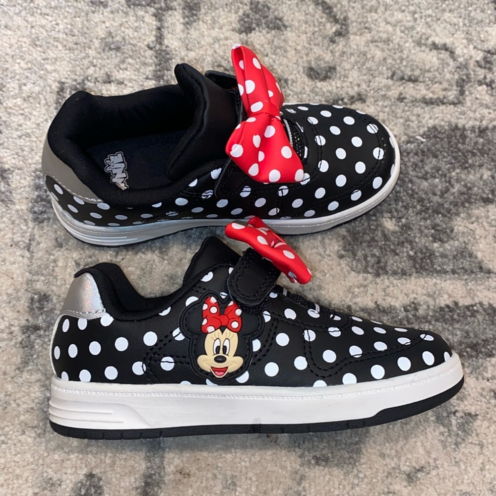 NEW Minnie Mouse shoes